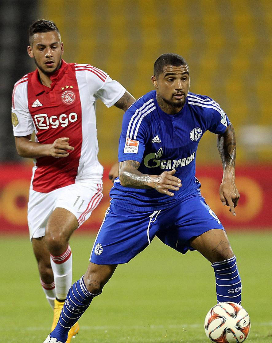 阿贾克斯队员调整状态备战对阵 阿贾克斯队员调整状态备战对阵