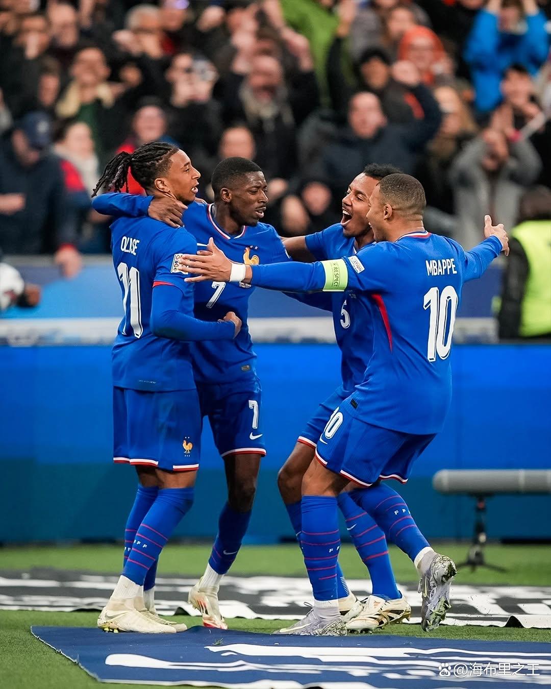 法国足球比赛中锋线凶猛攻击 法国足球比赛中锋线凶猛攻击