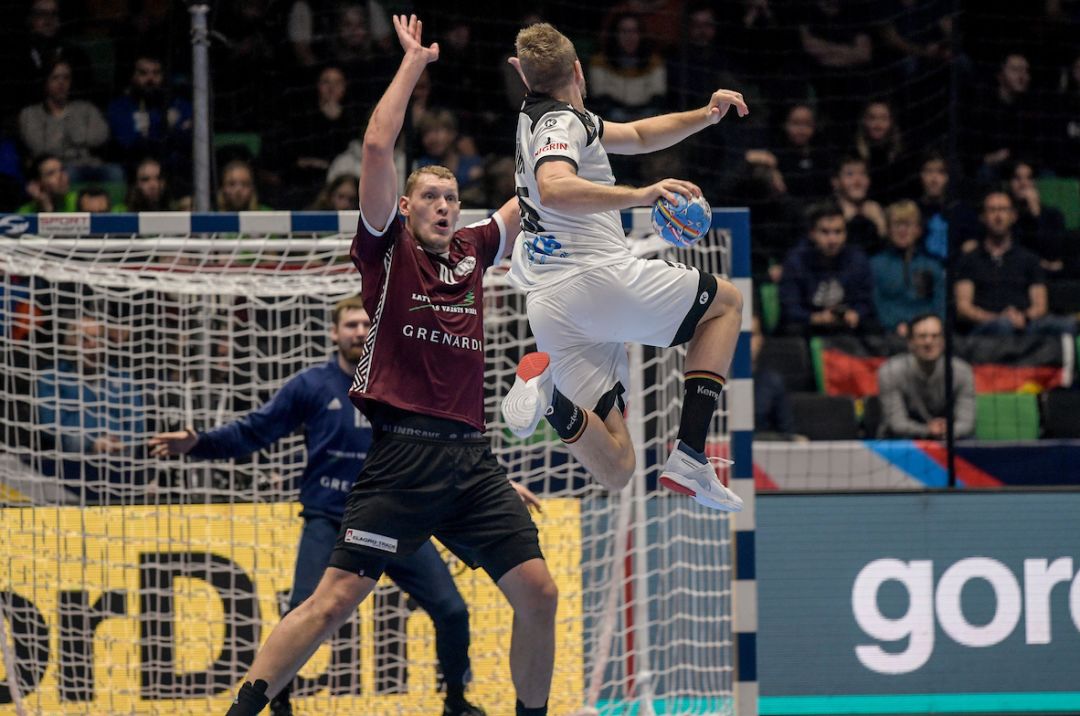 拉脱维亚选手荣耀出征，勇夺荣耀