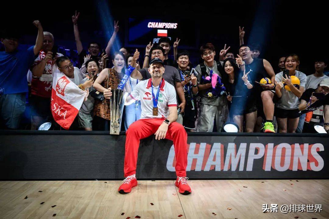 波兰举重选手表现抢眼，夺得奖牌