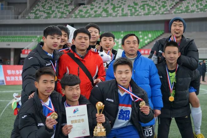 包含芬兰射击运动员斩获金牌，成绩斐然的词条