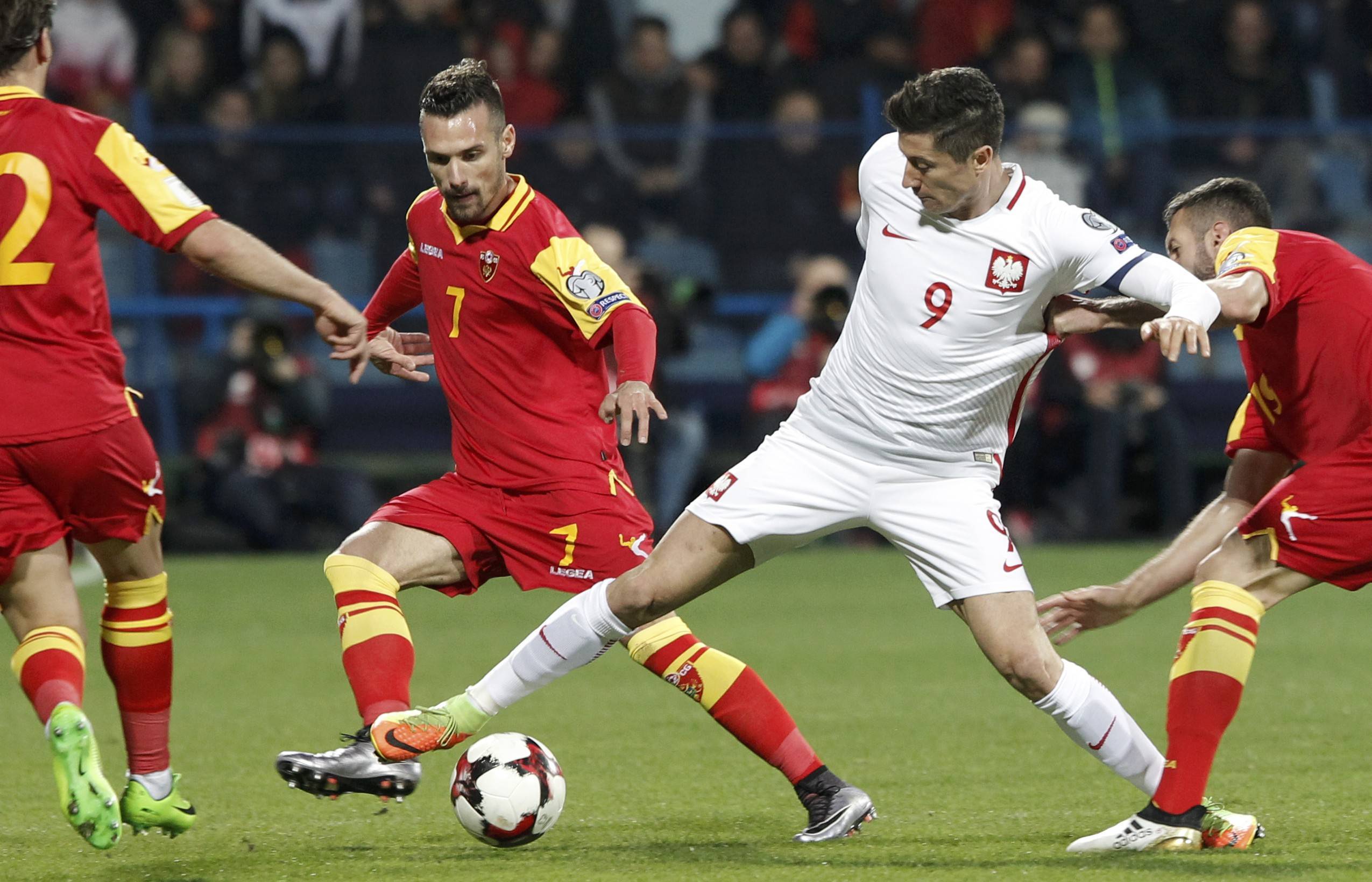 欧洲足球赛事在欧洲各地继续激烈进行 欧洲足球赛事在欧洲各地继续激烈进行