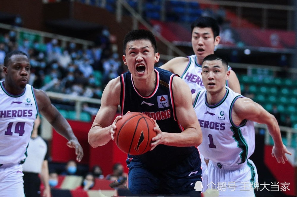 拉脱维亚队与对手鏖战,最终取得胜利 拉脱维亚队与对手鏖战,最终取得胜利