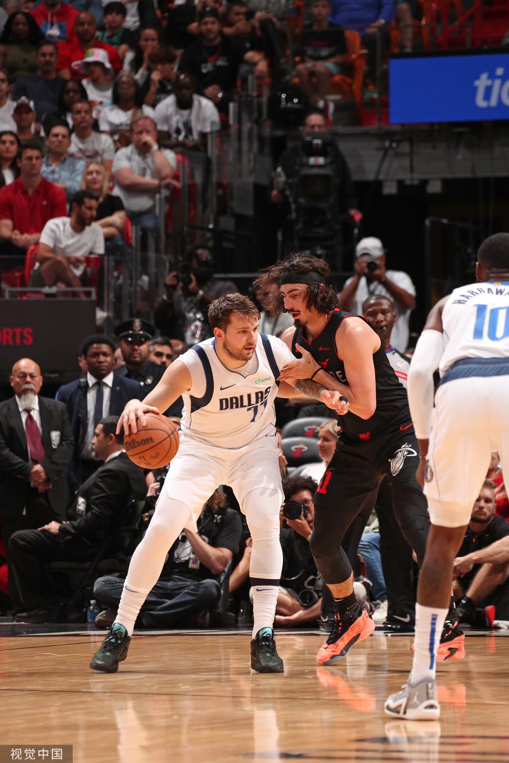 热火客场力克尼克斯，取得四连胜