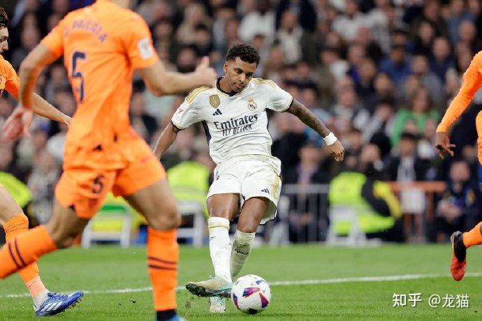 皇马击败瓦伦西亚,继续西甲联赛领跑 皇马击败瓦伦西亚,继续西甲联赛领跑