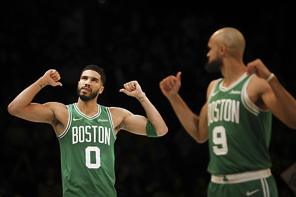 绿军大胜篮网,继续领先东部 绿军大胜篮网,继续领先东部