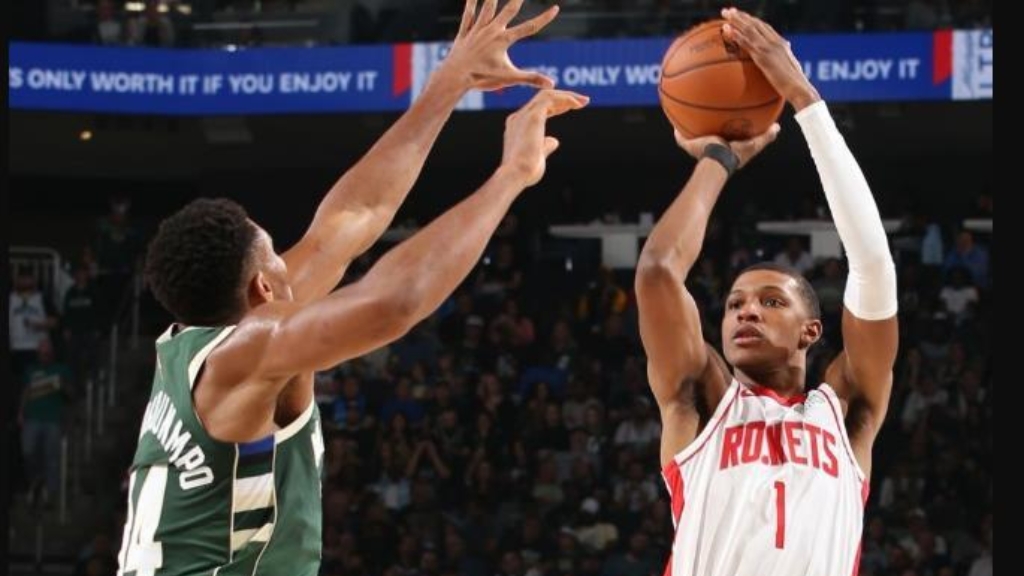 火箭主场击败雄鹿,取得连胜 火箭主场击败雄鹿,取得连胜