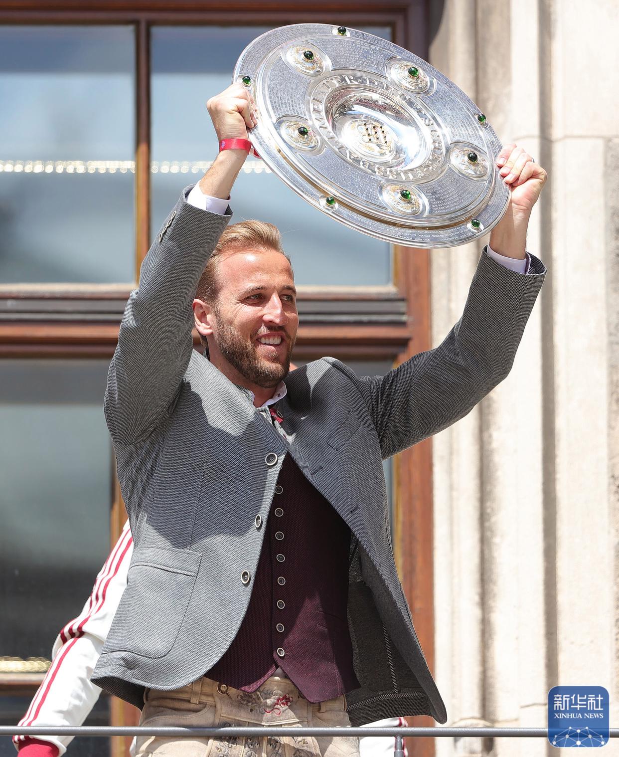 拜仁慕尼黑客场2-1击败多特蒙德,迈出卫冕德甲冠军关键一步 拜仁慕尼黑客场2-1击败多特蒙德,迈出卫冕德甲冠军关键一步