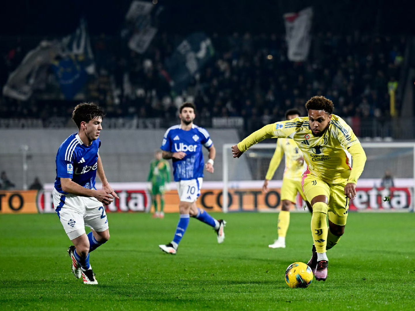 尤文图斯击败强敌，取得关键欧冠胜利